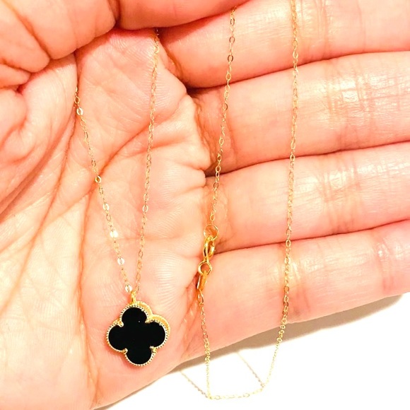 Jewelry - 18K Solid Gold Onyx Clover Necklace